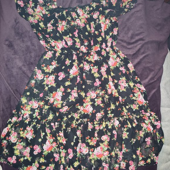 Dresses - Picture 12 of 12